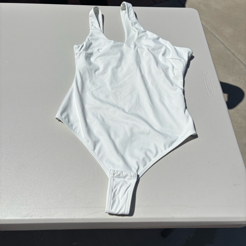 Chiquis Sold Out "The Birthday Suit" Bodysuit – White One Shoulder Size M - Picture 2 of 4